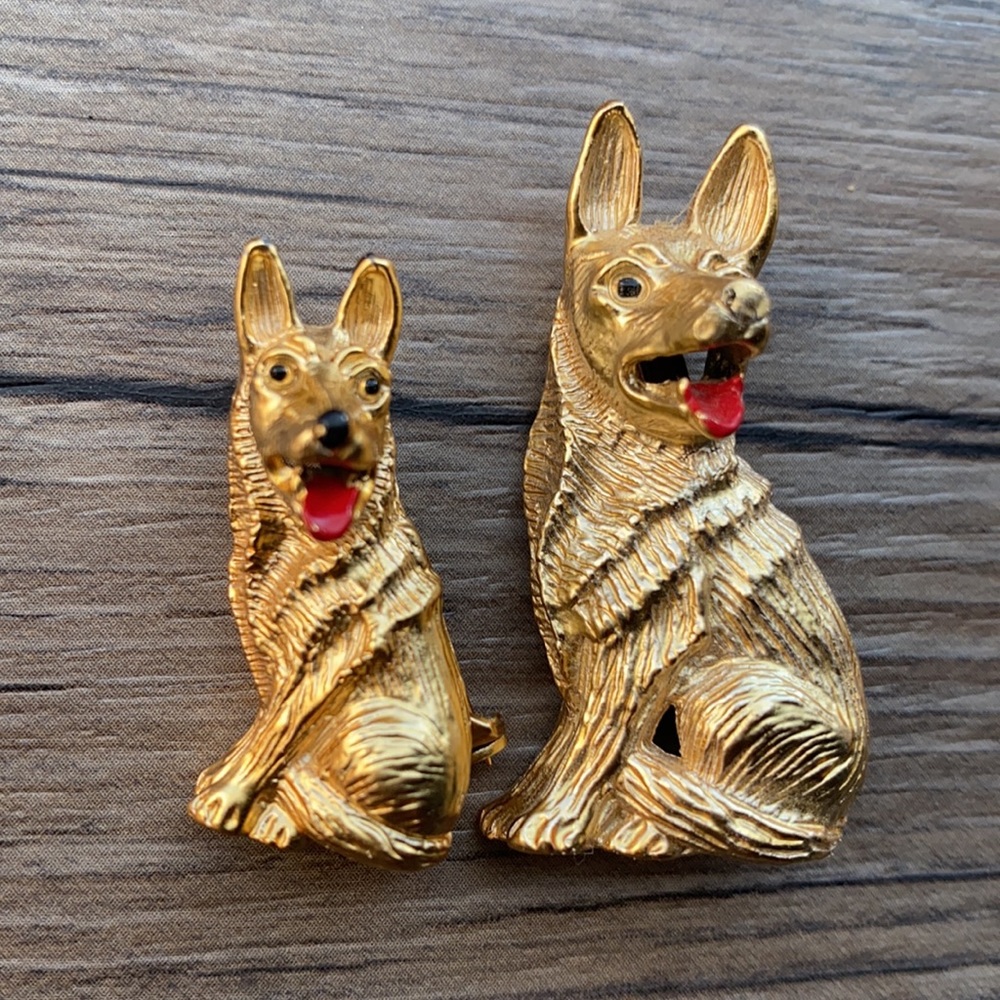 Gold Tone Wolf Dog Pin Brooch Costume Jewelry GERRYS 1970's Figural Animal(2)
